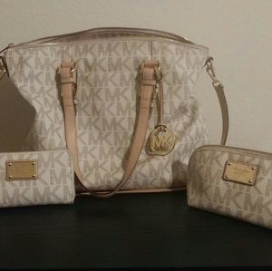 Michael Kors handbag with wallet & cosmetic bag